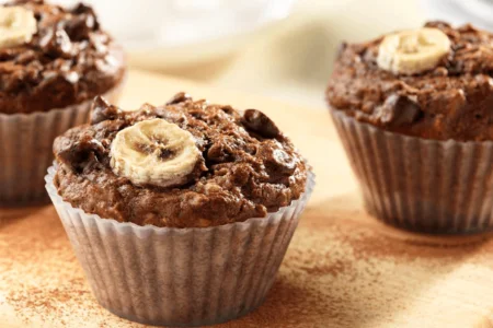 Muffins mit Bananen und Schokoladenstückchen